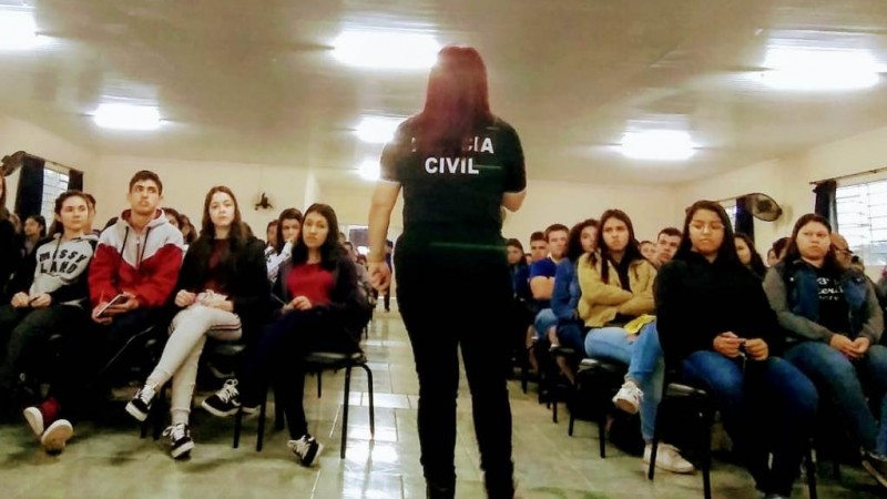 Equipe do Papo de Responsa retorna ao colégio para conversar com os  estudantes, educadores e famílias