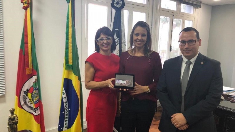Foto Chefe e delegada Sandra