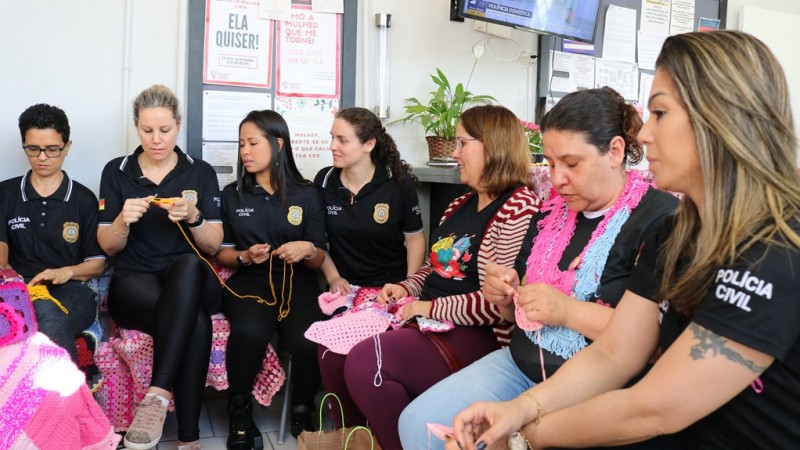 Polícia Civil - Deam - Outubro Rosa - Fios que Aquecem em Quadradinhos