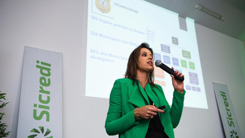 Chefe de Polícia palestra no 2º Fórum de Segurança Sicredi Pioneira RS