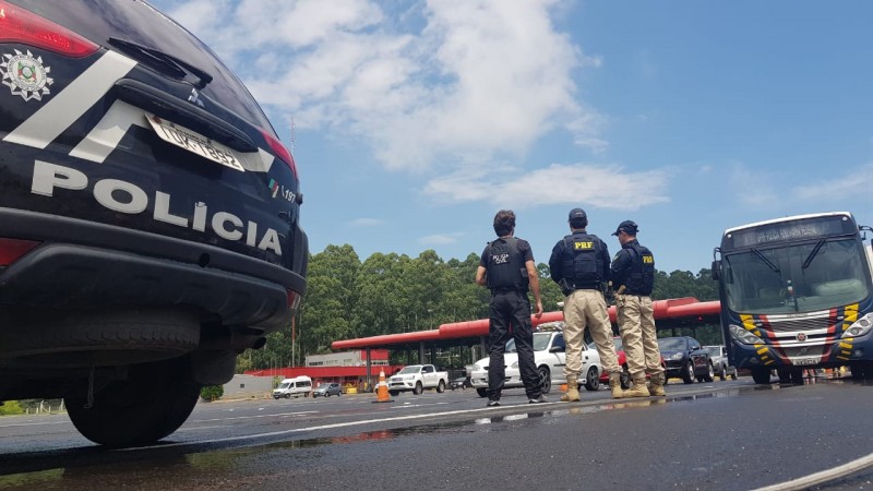 PRF termina com rachas de motos entre as BR 448 e BR 290, em Porto Alegre