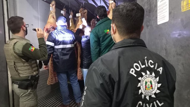 Operação conjunta apreende 8 toneladas de carne imprópria para consumo e  prende em flagrante 2 indivíduos em Santa Maria - Polícia Civil RS