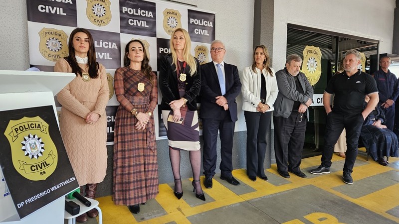 Diretores, Delegados e autoridades presentes no evento de inauguração
