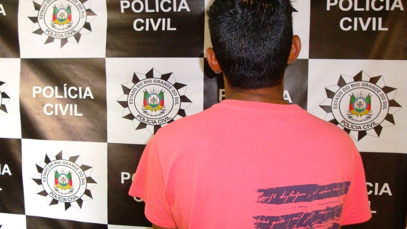 20141018182809homem-conduzido-por-crime-ambiental.jpeg