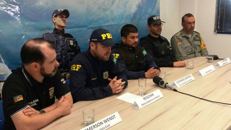 20180105204251coletiva.jpeg